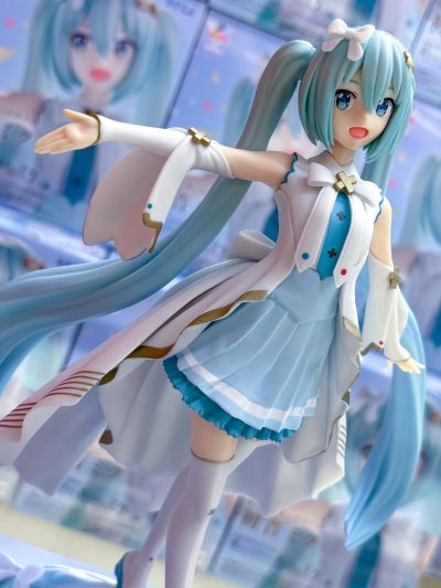 世界计划：毁灭的世界与无法歌唱的初音未来 Luminasta “开窗世界的初音未来”