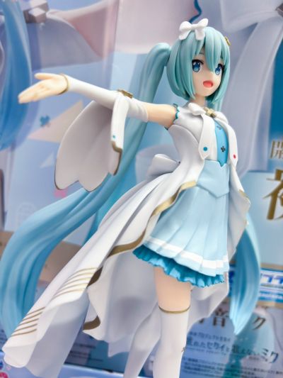 世界计划：毁灭的世界与无法歌唱的初音未来 Luminasta “开窗世界的初音未来”