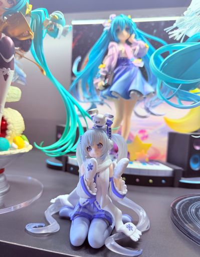 压泡面 初音未来 雪未来 天空小镇（Sky Town）