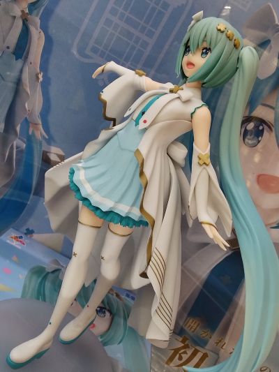 世界计划：毁灭的世界与无法歌唱的初音未来 Luminasta “开窗世界的初音未来”