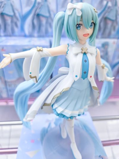 世界计划：毁灭的世界与无法歌唱的初音未来 Luminasta “开窗世界的初音未来”