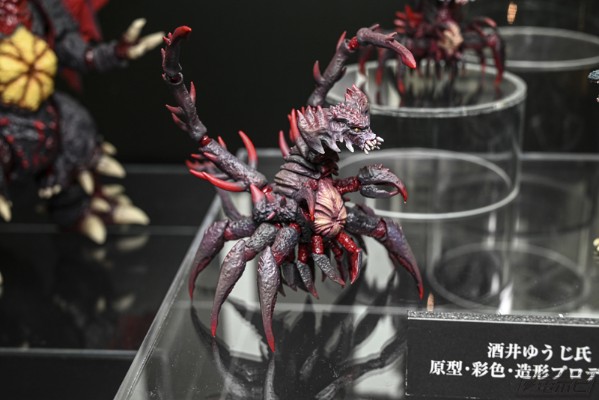 S.H.MonsterArts 哥斯拉二世&戴斯特洛伊亚进化套装