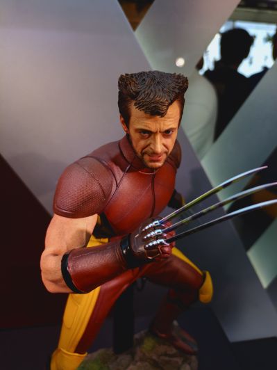 MMS831 《死侍与金刚狼》金刚狼(经典棕色战衣)