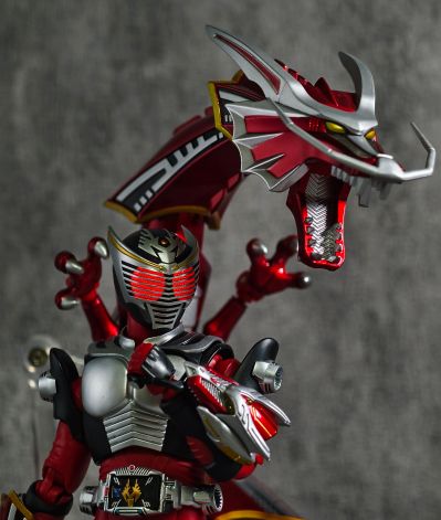 S.H.Figuarts 深红之龙＆假面骑士龙骑扩展配件包