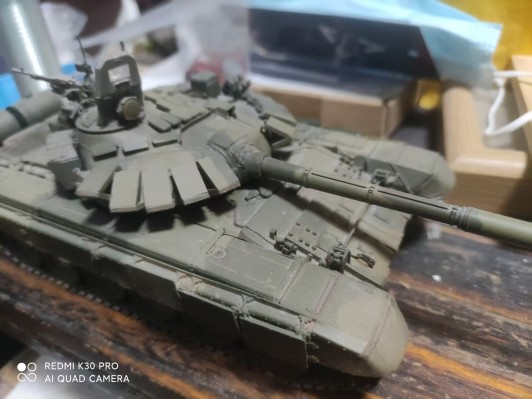 编号：09610 1/35 装甲车辆系列 俄罗斯 T-72B3 坦克 带4S24反应装甲及栅栏