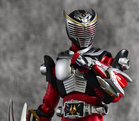 S.H.Figuarts 深红之龙＆假面骑士龙骑扩展配件包