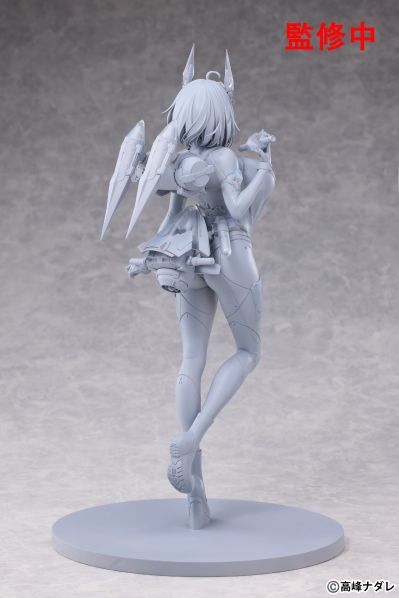 索菲亚· F· 希琳 潜水服