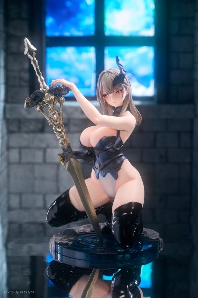 「猎魔者-瑟琳娜」追视眼2.0 磁控光效金瞳 柔感软胸