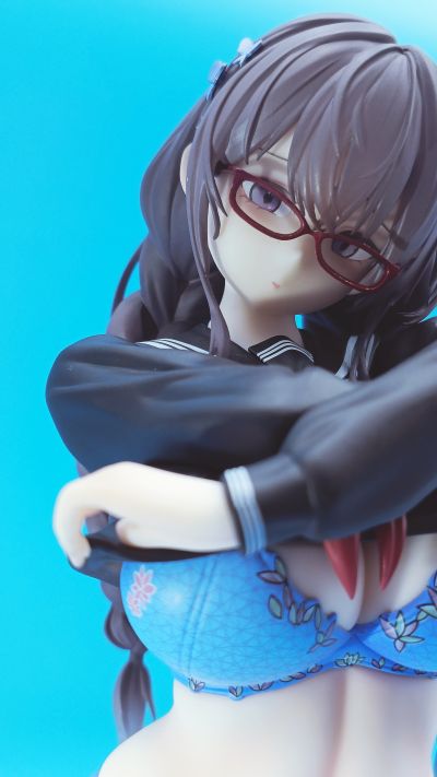 不想上体育课的反差眼镜妹