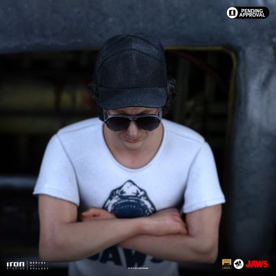 史蒂文·斯皮尔伯格与《大白鲨》50周年纪念——豪华艺术比例 1/10雕像