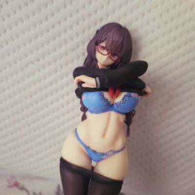 不想上体育课的反差眼镜妹