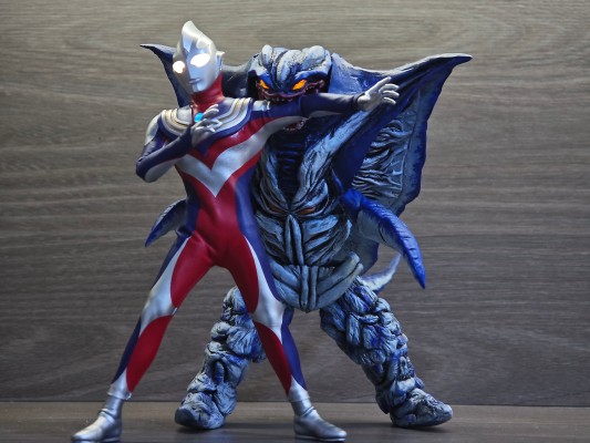 盖亚奥特曼 V2型