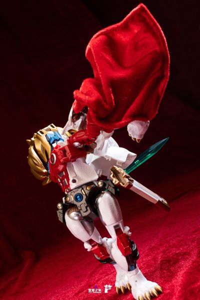 变形金刚40周年纪念款 白狮擎天柱