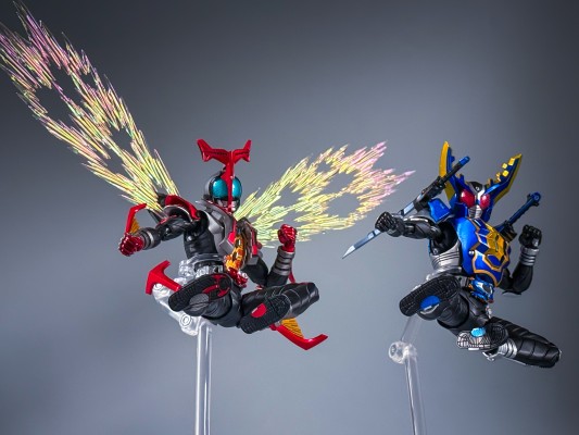 S.H.Figuarts（真骨雕制法）假面骑士钢斗王 超越形态