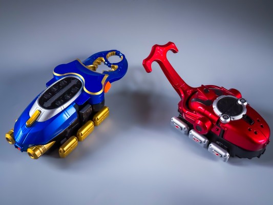 S.H.Figuarts（真骨雕制法）假面骑士钢斗王 超越形态