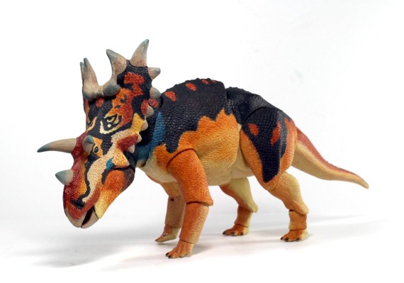 钉盾龙– 1/18可动玩偶