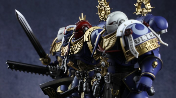 战锤40000 极限战士 梅陶罗斯 配备能量斧，风暴盾和等离子手枪