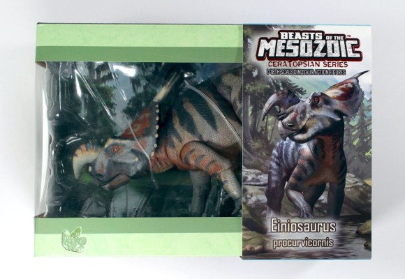 前弯角野牛龙– 1/18可动玩偶