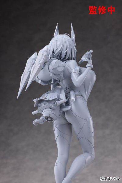 索菲亚· F· 希琳 潜水服