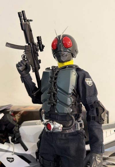 FigZero 1/6   大量出没型变异飞蝗改造人（新·假面骑士）