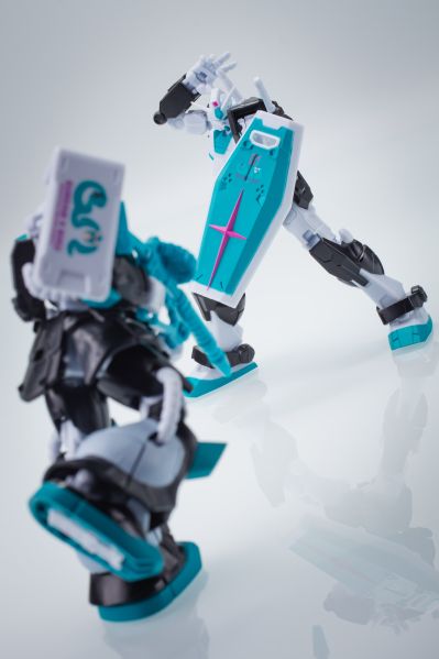 机动战士高达 扭蛋超可动人偶 ～初音未来联名配色版～