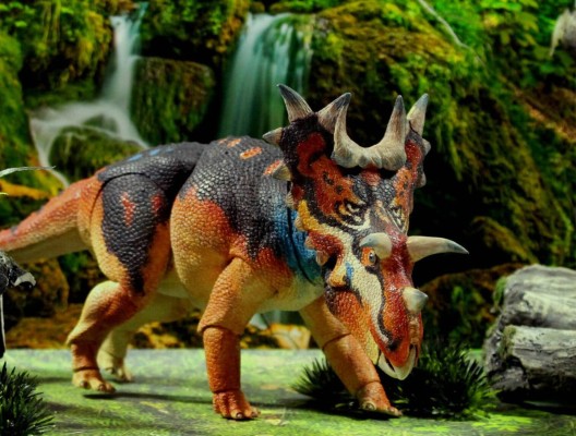 钉盾龙– 1/18可动玩偶