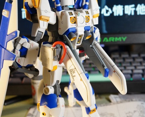 MG 1/100 机动战士高达  RX-78-4 高达4号机