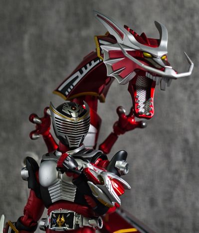 S.H.Figuarts 深红之龙＆假面骑士龙骑扩展配件包