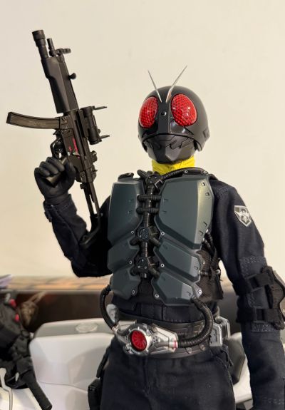 FigZero 1/6   大量出没型变异飞蝗改造人（新·假面骑士）
