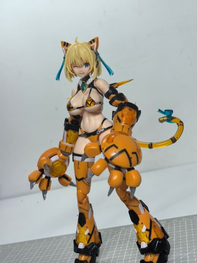 PLAMAX  BP-02 兔女郎服装计划 索菲亚· F· 希琳 老虎装甲