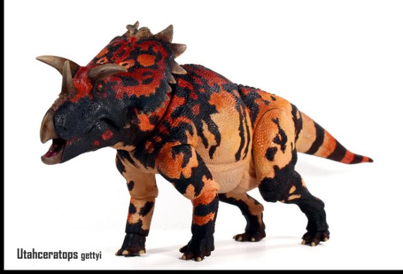 盖氏犹他角龙– 1/18可动玩偶