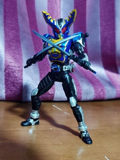 S.H.Figuarts（真骨雕制法）假面骑士钢斗王 超越形态