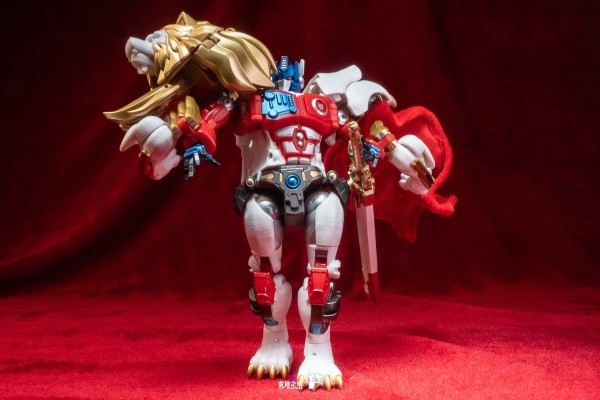 变形金刚40周年纪念款 白狮擎天柱