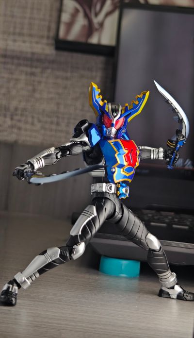 S.H.Figuarts（真骨雕制法）假面骑士钢斗王 超越形态