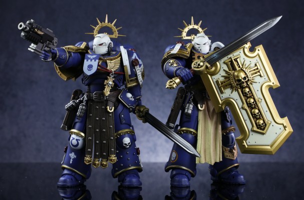 战锤40000 极限战士 梅陶罗斯 配备能量斧，风暴盾和等离子手枪