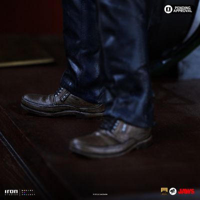 史蒂文·斯皮尔伯格与《大白鲨》50周年纪念——豪华艺术比例 1/10雕像