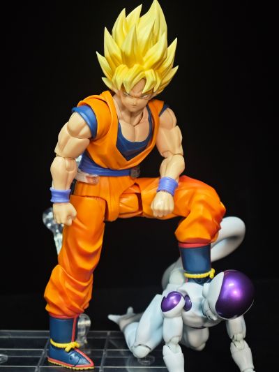 S.H.Figuarts 超级赛亚人孙悟空〈决战开幕〉