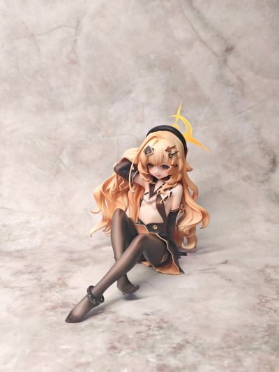 蔚蓝档案 笑面教授