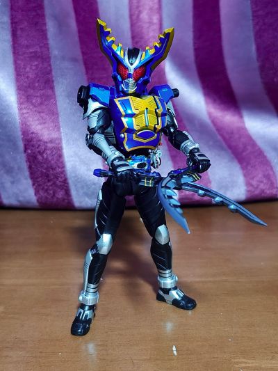 S.H.Figuarts（真骨雕制法）假面骑士钢斗王 超越形态