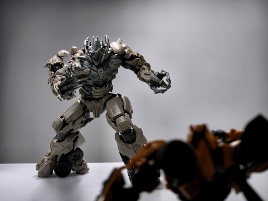 变形金刚-超越版 CC23-变形金刚电影3 大黄蜂