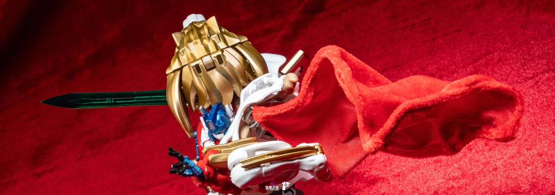 变形金刚40周年纪念款 白狮擎天柱