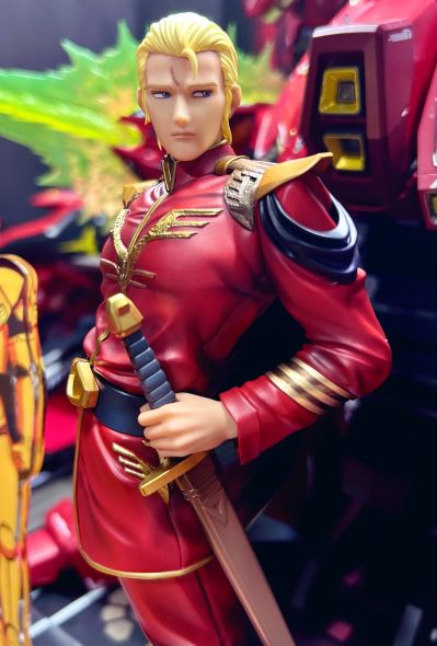 GGG 机动战士高达 逆袭的夏亚 夏亚·阿兹纳布尔 总帅造型