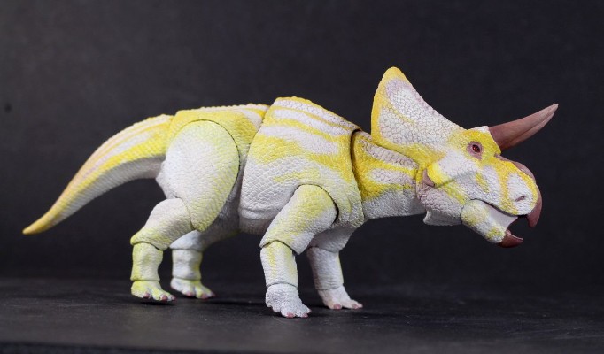 祖尼角龙（白化病版）-可动玩偶