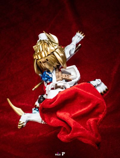 变形金刚40周年纪念款 白狮擎天柱