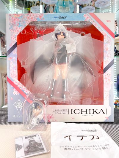 蔚蓝档案 仲正一花