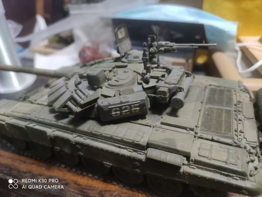 编号：09610 1/35 装甲车辆系列 俄罗斯 T-72B3 坦克 带4S24反应装甲及栅栏