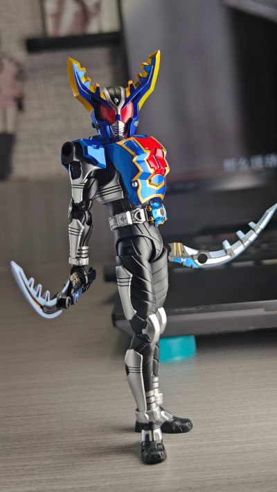S.H.Figuarts（真骨雕制法）假面骑士钢斗王 超越形态