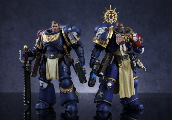 战锤40000 极限战士 梅陶罗斯 配备能量斧，风暴盾和等离子手枪