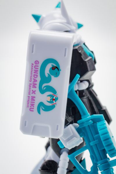 机动战士高达 扭蛋超可动人偶 ～初音未来联名配色版～