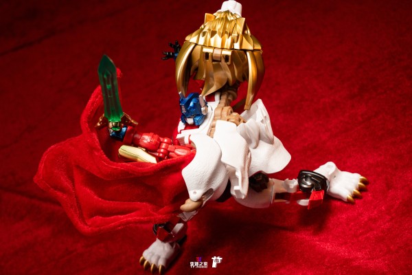 变形金刚40周年纪念款 白狮擎天柱